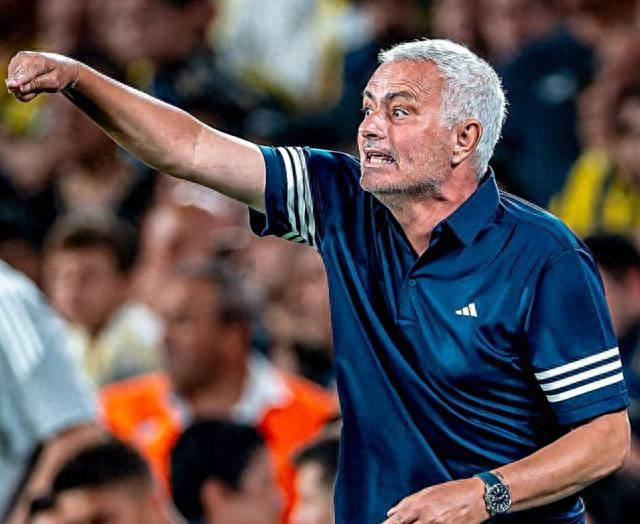 穆帅率队逆转淘汰范佩西，欧冠正赛仅一步之遥！